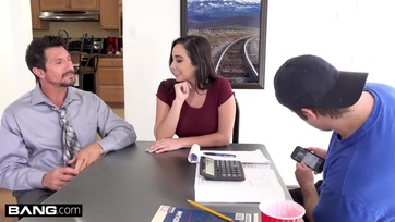 Megcsalja a párját egy szőrös pinájú latinával Thumb