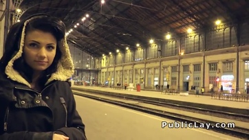 Magyar tini lány kápéért habzsolja a jókora falloszt Thumb