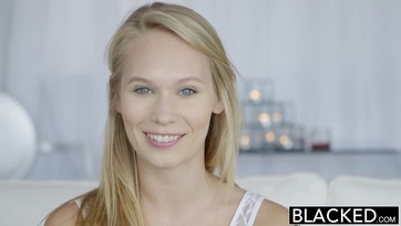 Fiatal 20 esztendős tini bula és a színes bőrű virsli Thumb