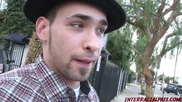 Vöröske hajú fiatal csajszi imádja a bazinagy feka brokit Thumb