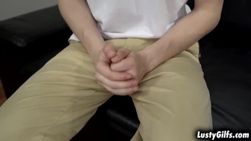 Fiatal sulis srác beindul és meghágja a szaftos nagymami vaginát Thumb