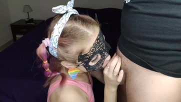 Szívesen cumizza a bazinagy virslit a tini leányzó kufirc előtt Thumb