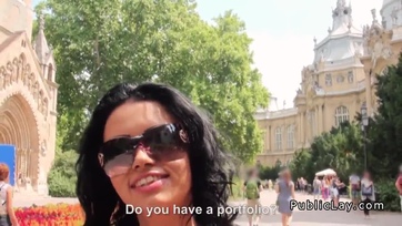 Csöcsö magyar asszonyok zsetonért orálisan kényeztetnek és szexelnek a szabadban Thumb