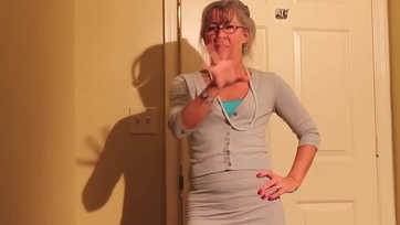 Mostohanagyi lábbal húzogatja ki a virslit Thumb