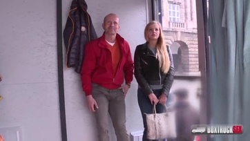 Szőkehajú orosz csajszi először kufircol nyilvánosan Thumb