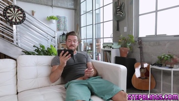 Felizgult mostohabratyeszmostohaöcskös jól megdugja a saját mostoha húgiját Thumb