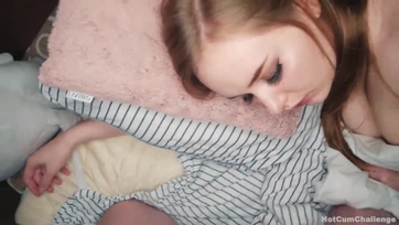 Amíg a mostoha öcsém szundított én megkeféltem a vagináját és a fingójába spricceltem Thumb