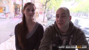 Bájos magyar cica a szexkamionban kúr a fickójával Thumb