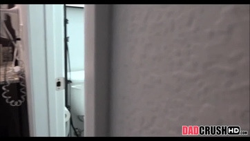 Forró puncis tini leányzót a saját mostoha apukája dugja popóba Thumb