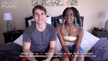 Nagyon szexis pár ! 18 esztendős afroamerikai bige sportos fehér sráccal kufircol Thumb