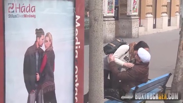 Tetkós magyar csaj a csávója mellett kúr félre Thumb