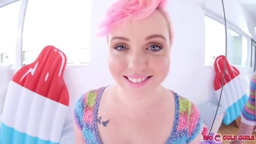 Óriási mellű Miley May játszik a cerkával Thumb