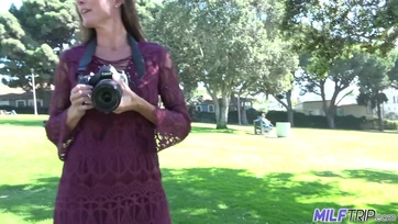 Vadító amatőr anyuka egy fiatal tanítvánnyal kupakol Thumb