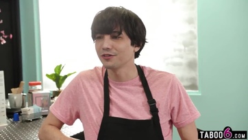 Nagy Mellű vöröshajú MILF mostoha anyu durván seggbe dugva Thumb