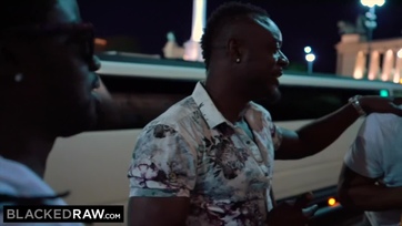 Gangbang pásztoróra négy afroamerikai farokkal! Thumb