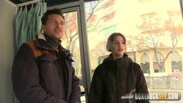 Tetkós barna bőrű tini csaj az utcán összeszedve és rendesen megbaszva a járműben Thumb