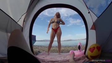 Fősulis cafka emberek előtt leszívja és megüli a férje farkát Thumb