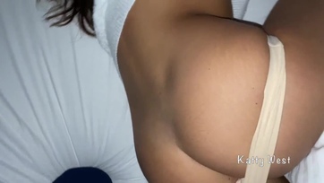 A mostoha bratyeszom levarrt és belém élvezett, miközben aludtam! Thumb