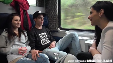 Négyes kúrás a publikus vonaton Thumb