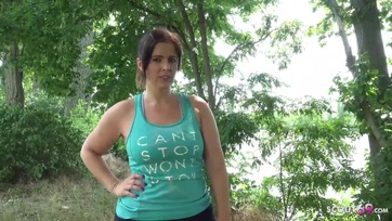 Hatalmas popós dundi anyuka felugrik kufircolni egyet a pornó interjún Thumb