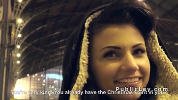 Magyar tini leányzó leszívja a bazinagy falloszt és megkapja a nunijába Thumb