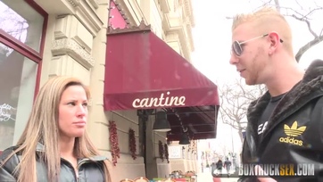 Csábos magyar barátnő az utcáról kívánja a spermát a picsájára a casting-on Thumb