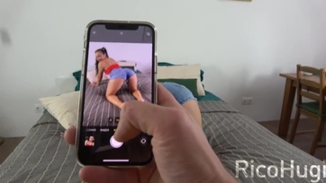 Mostohahúgocskám a virslimet szopikálta amíg a csávójával telefonált Thumb