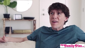 Megbaszta a borostás nunijú tini csajokat a szexéhes mostoha bátyó és még beléjük is lövellt Thumb