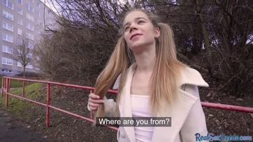 18 esztendős kedves copfos cicus zöldhasúért szopkodja az idegen csávó faszát Thumb