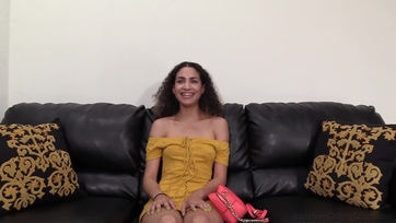 21 esztendős kisdudájú színes bőrű leányzó nuni után a popóba is kívánja a sex casting-on Thumb