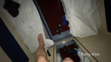 A szeximádó fickó felizgult a szunyáló lányka muffjára úgyhogy őrülten szétbaszta és telegecizte Thumb