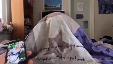 Kéjenc szőkehajú picsa orálisan kényezteti és megmássza a mostoha apukája farkát Thumb