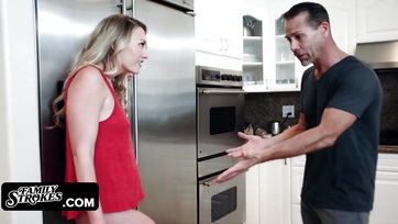 Tündéri buja pipi szopja a nevelőapucija brokiját Thumb