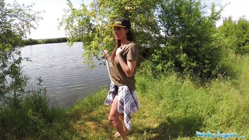 A sátorban dugják meg a bögyös félrelépő nőt Thumb