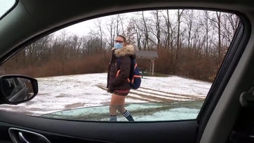 Az anyatermészetben levadászott egyetemista pipi furulyázik és vágtat az idegen fickó brokiján Thumb