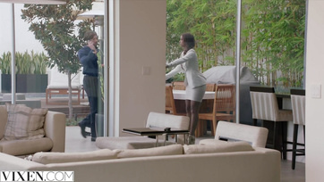 Pajkos asszisztens leteperi a főnökőt és egy nagyot kettyint vele Thumb