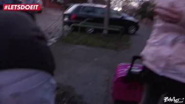 Leszopatta és brutálisan valagba kúrta a tündéri magyar ribancot a fiatal fiúcska Thumb