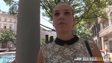 Magyar krapek megpöcögtette az ukrán luxus ribanc pináját aztán durván meg is döngette Thumb