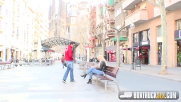 Fotózás közben begerjedt a bögyös visszahúzódó lány és csak úgy szopikálta a dagadó faszt Thumb