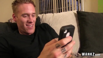 Begerjedt nevelő anyuka nem tud ellenállni a mostohafia nagy faszának Thumb