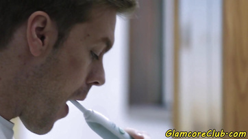 Kiéhezett magyar fiatal ribanc giganagy virslivel rendesen popsiba baszva Thumb