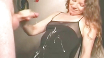 A pipik arcocskájára és testére élvezni ultra jó összeállítás szexfilm Thumb