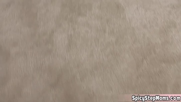 A csöcsös szöszike mostoha muterom addig cicázott hogy indokolt volt megdugnom a punciját Thumb