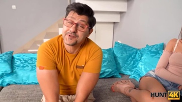 Egy kis kápéért lecidáztatta és szétbaszta a bohó cicát a párja szeme láttára Thumb