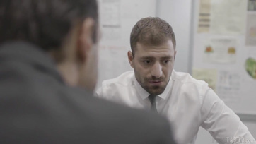 A faszija beosztottjával hempereg a nagycsöcsu milf luxus ribanc Thumb