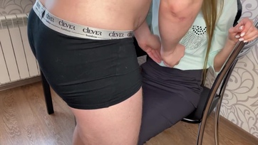 Egy kis zöldhasúért megbaszarintotta a tinifia sexy tanítónőjét és ráverte a seggére Thumb