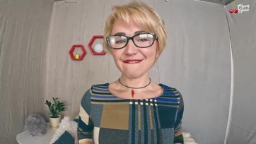 Ez a basznivaló szöszi nagyi szereti a bazinagy péniszt főleg ha azt a hátsójába csúcstatják Thumb