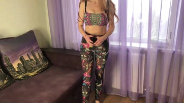 A cimbim szexis mutterja egy cumizással és persze a muffjával törlesztett a tévedéséért Thumb