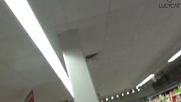 A diszkontban húzták bránerre a bátor szöszike német bébit Thumb