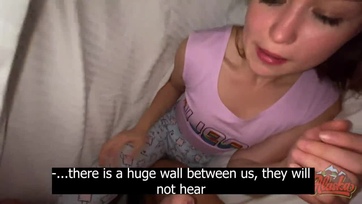 Mostoha húgocska a lepel alatt szopogatja a tesója dákóját és benyeli tövig a szőrös puncijába Thumb